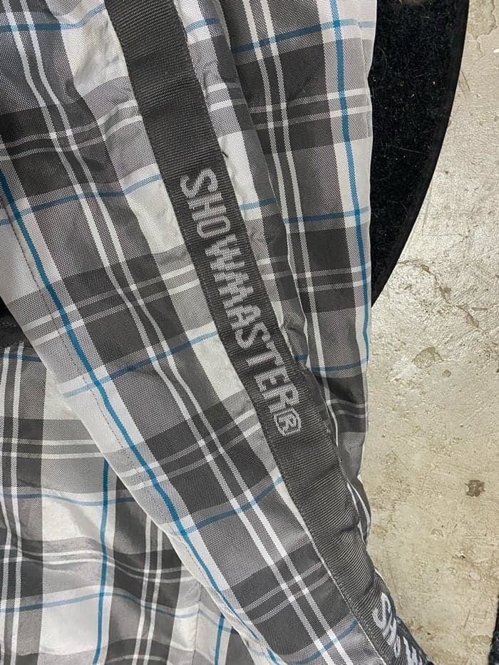 Media 5 av Grått stalltäcke