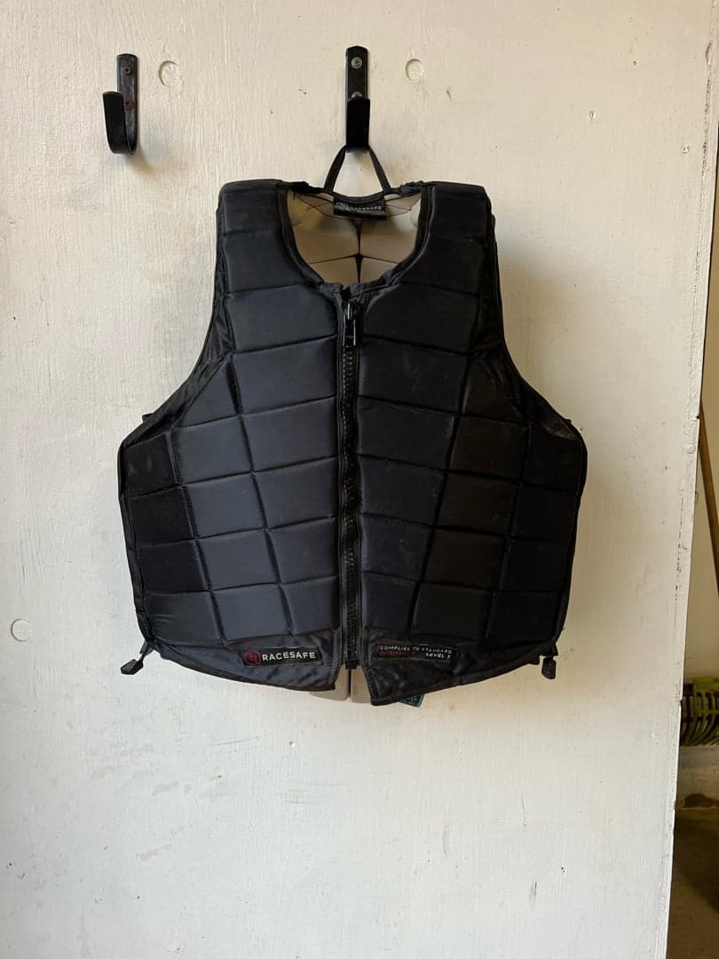Image 1 of Svart säkerhetsväst från Racesafe