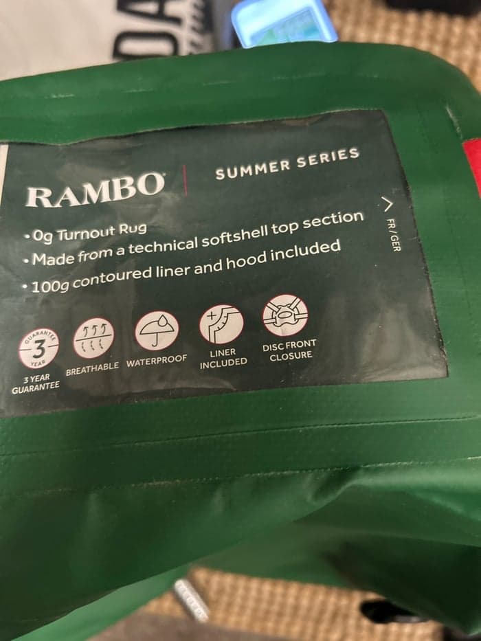 Media 5 av Burgundy täcke från Horseware Rambo
