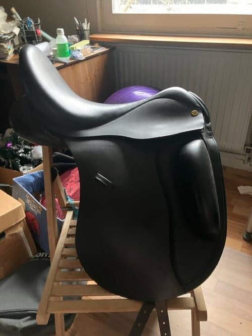 Bild av Svart Anatomica Cygnus G3 dressyrsadel