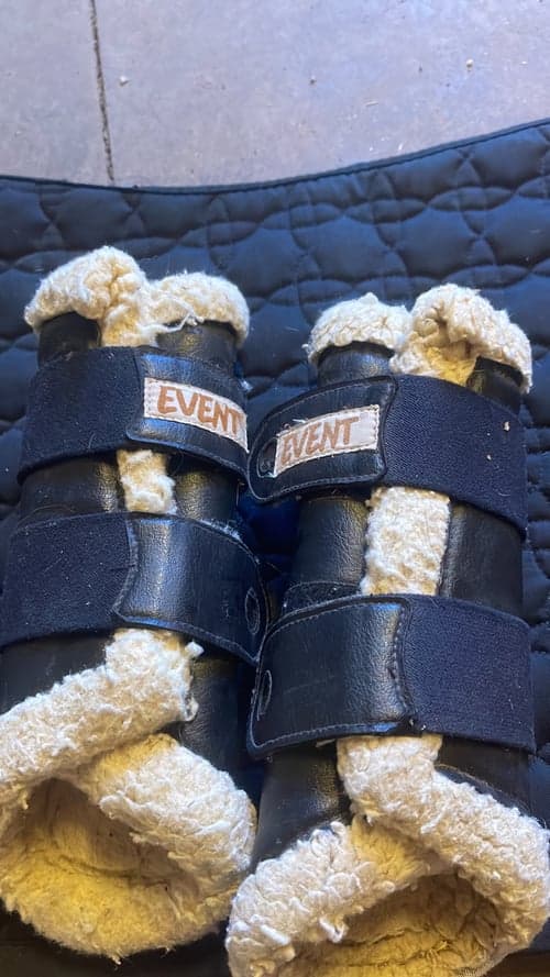 Bild av Svarta benskydd från EVENT